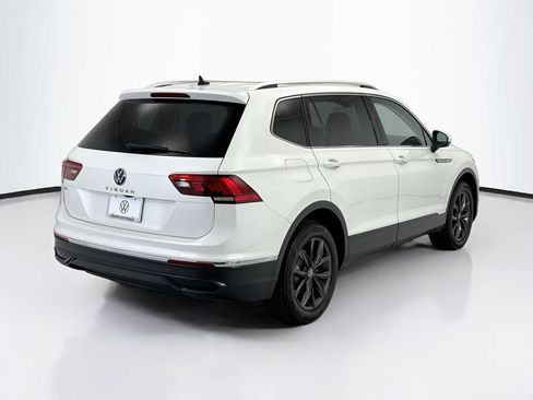 Used 2023 Volkswagen Tiguan SE w/ Panoramic Sunroof Package FWD image 5