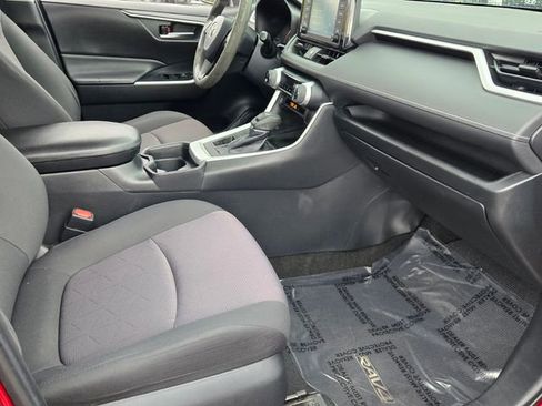 Used 2019 Toyota RAV4 XLE image 16