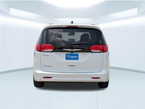 Used 2023 Chrysler Voyager LX FWD image 5