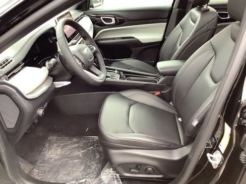 New 2026 Jeep Compass Limited w/ Sun, Sound & Navigation Group image 9