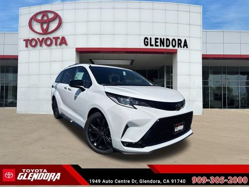 New 2026 Toyota Sienna XSE FWD image 1