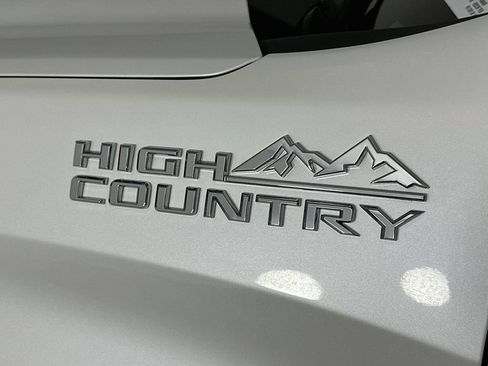 Used 2022 Chevrolet Silverado 1500 High Country w/ Technology Package AWD/4WD image 29