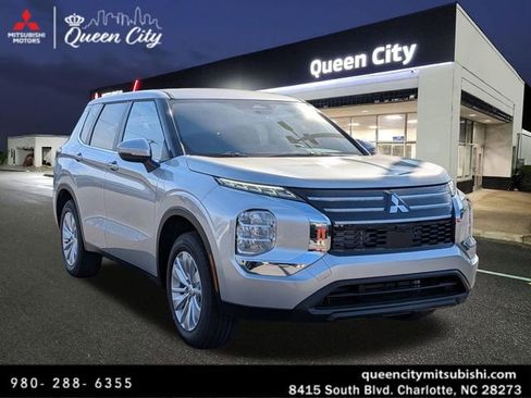 New 2026 Mitsubishi Outlander ES FWD image 1