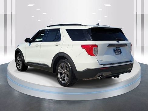 Used 2021 Ford Explorer XLT w/ Equipment Group 202A RWD image 4