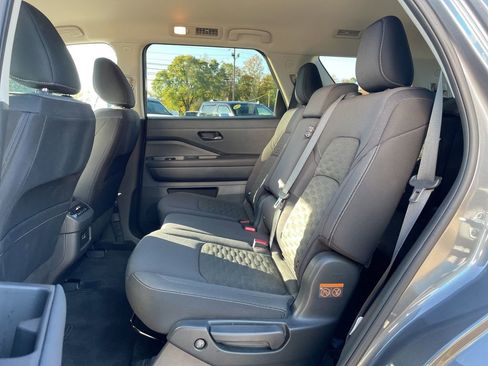 Used 2025 Nissan Pathfinder SV image 43