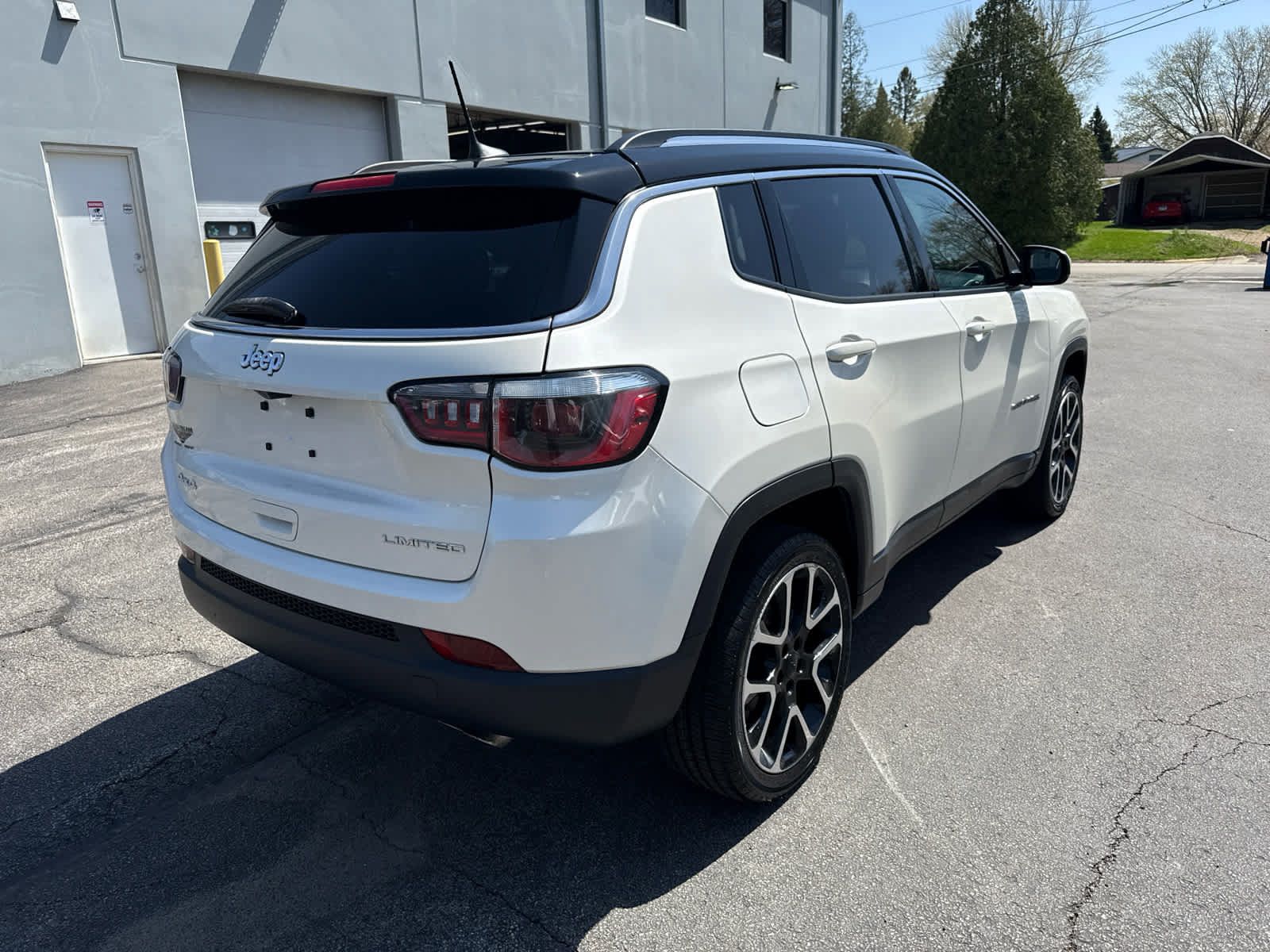 Used 2018 Jeep Compass Limited w/ Navigation Group AWD/4WD image 3