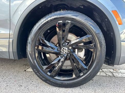 Used 2023 Volkswagen Tiguan SE R-Line FWD image 9