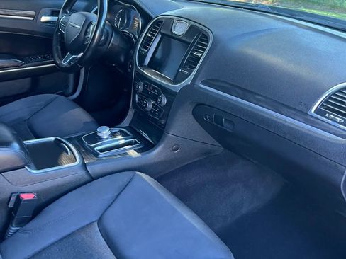 Used 2019 Chrysler 300 Touring AWD/4WD image 15