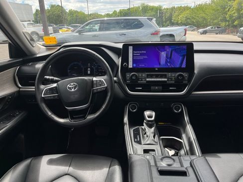 Used 2024 Toyota Grand Highlander AWD image 24