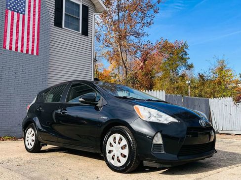 Used 2013 Toyota Prius C Two image 5