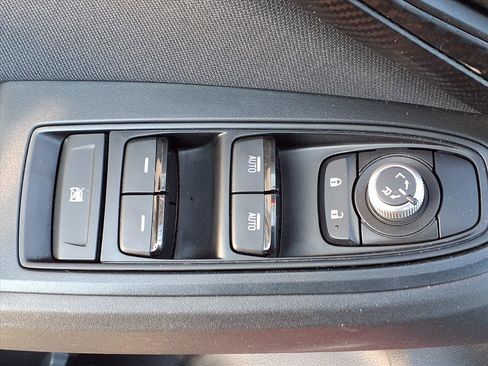 Used 2021 Subaru Crosstrek 2.0i Premium w/ Moonroof Package image 16