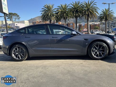 Used 2023 Tesla Model 3 Standard Range image 3