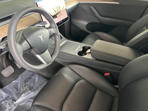 Used 2024 Tesla Model Y Long Range image 11