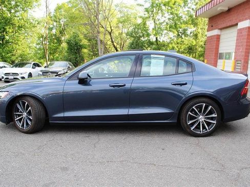 Used 2021 Volvo S60 T5 Momentum FWD image 2