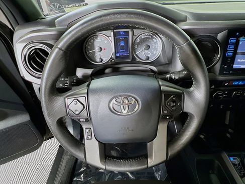 Certified 2017 Toyota Tacoma TRD Off-Road w/ Premium & Technology Package AWD/4WD image 11