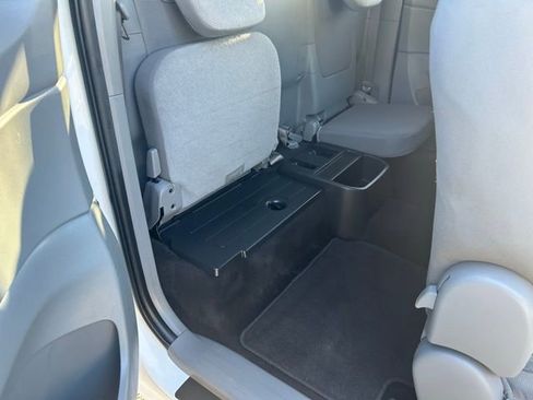 Used 2013 Toyota Tacoma Base image 16