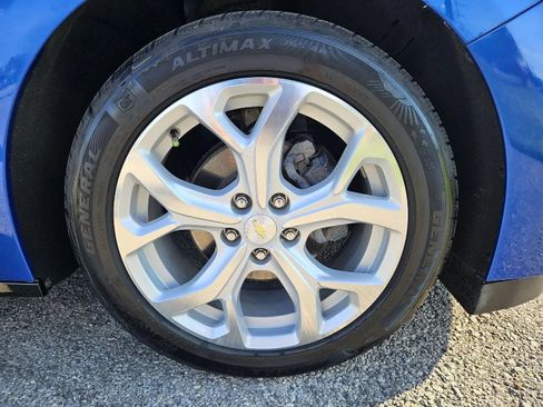 Used 2017 Chevrolet Volt Premier w/ Driver Confidence II Package FWD image 9