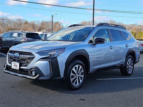 Certified 2025 Subaru Outback Premium image 3