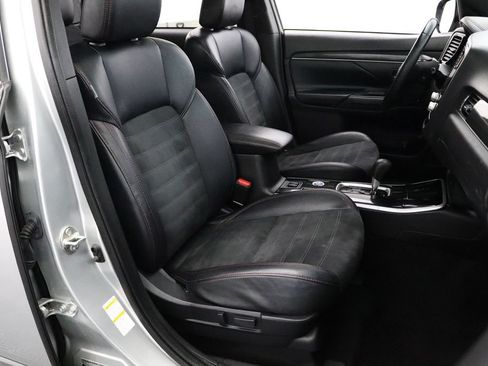 Used 2020 Mitsubishi Outlander LE AWD/4WD image 13