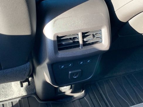 Used 2024 GMC Terrain Denali w/ Black Diamond Edition image 15