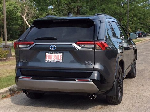 Used 2022 Toyota RAV4 XSE w/ XSE Grade Weather Package AWD/4WD image 5