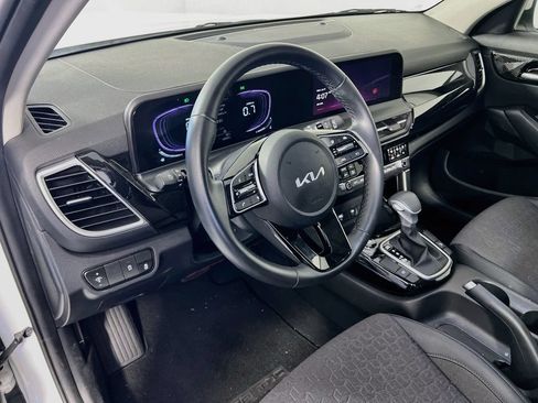 Used 2025 Kia Seltos S FWD image 7