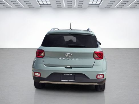 Used 2025 Hyundai Venue SEL FWD image 4