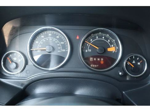 Used 2014 Jeep Compass Latitude FWD image 16