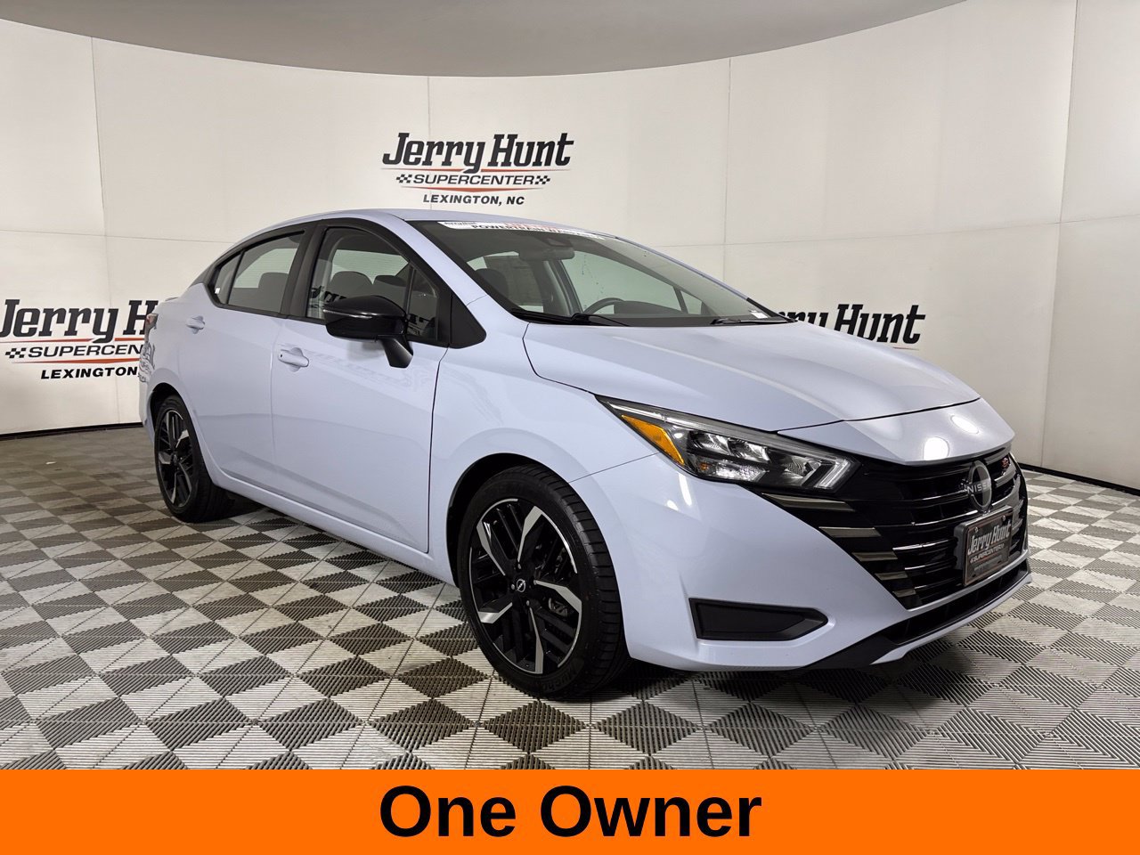 Used 2024 Nissan Versa SR FWD image 4