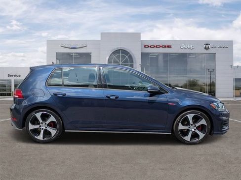 Used 2018 Volkswagen Golf 4-Door FWD image 2