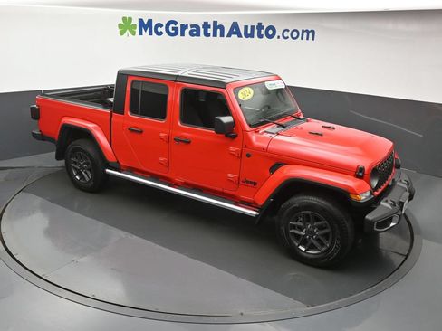 Used 2024 Jeep Gladiator Sport AWD/4WD image 3
