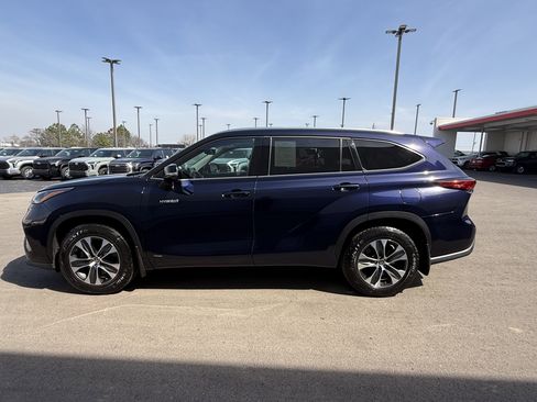 Used 2020 Toyota Highlander XLE image 28