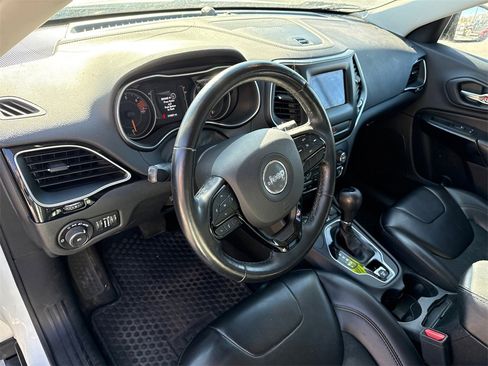 Used 2019 Jeep Cherokee Latitude Plus image 7