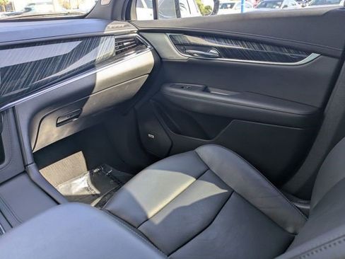 Certified 2024 Cadillac XT6 Premium Luxury w/ Technology Package FWD image 25