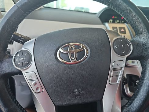 Used 2016 Toyota Prius V Five FWD image 8