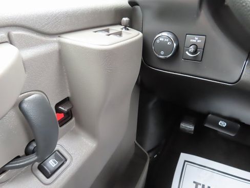 Used 2025 Chevrolet Express 3500 LT image 27