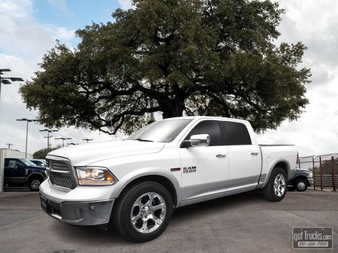 Used 2018 RAM 1500 Laramie RWD image 1
