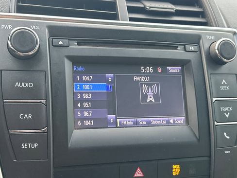 Used 2017 Toyota Camry image 17