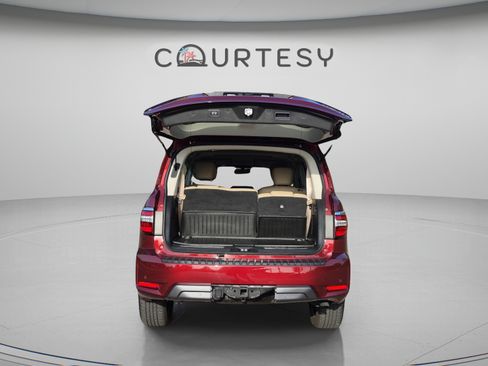 Certified 2024 Nissan Armada Platinum w/ Captain's Chairs Package RWD image 11