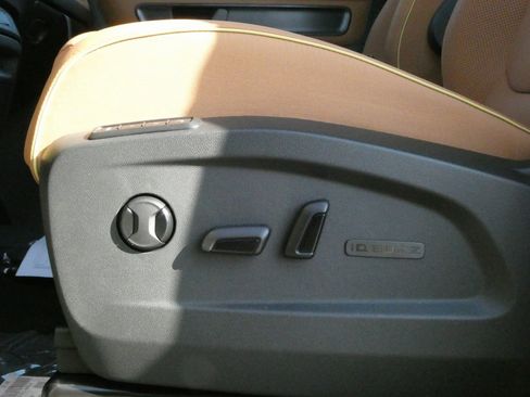 New 2025 Volkswagen ID. Buzz Pro S Plus image 8