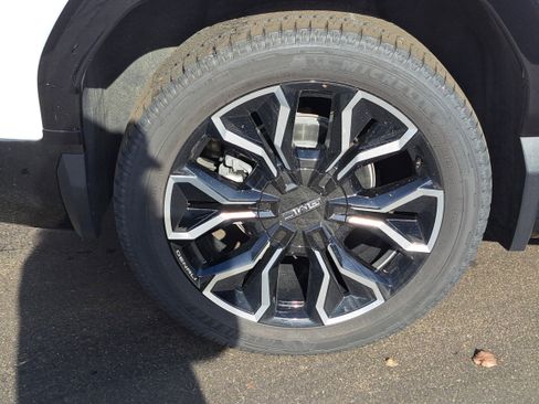 Used 2024 GMC Sierra EV Denali image 5