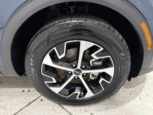 Certified 2024 Kia Sportage EX w/ EX Premium Package AWD/4WD image 33
