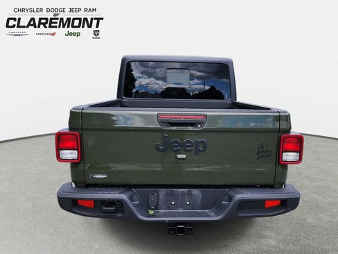 Used 2022 Jeep Gladiator Sport AWD/4WD image 17