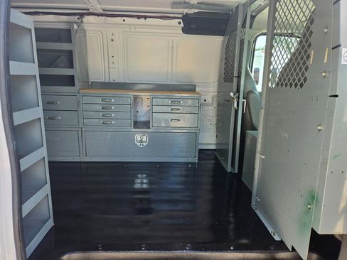 Used 2011 Ford E-250 and Econoline 250 RWD image 16