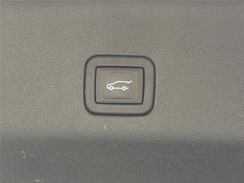 Certified 2024 GMC Yukon XL Denali RWD image 19