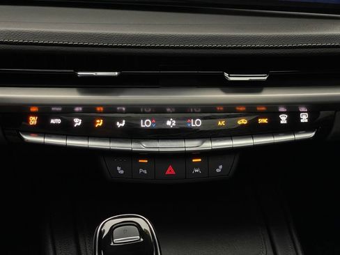 Used 2024 Cadillac XT4 Luxury w/ Cold Weather Package FWD image 29