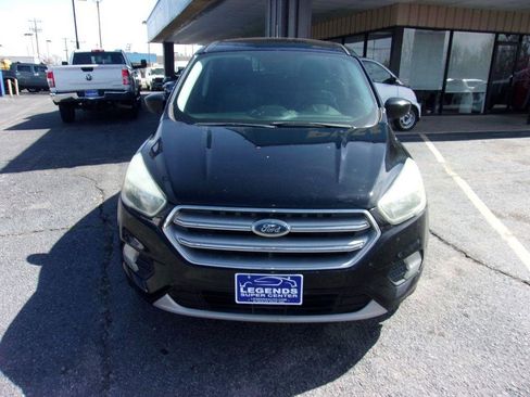 Used 2017 Ford Escape SE image 3