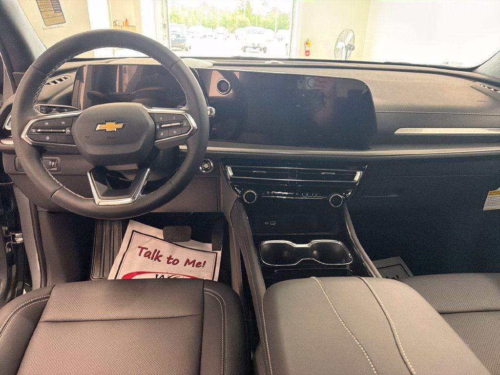 New 2027 Chevrolet Traverse LT FWD image 17