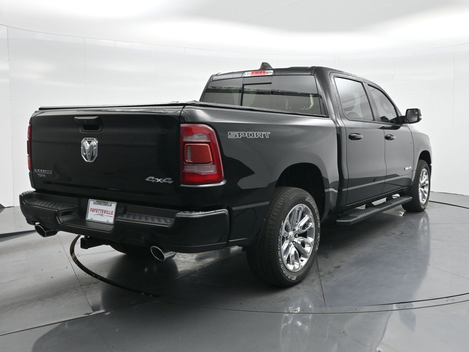 Used 2023 RAM 1500 Laramie AWD/4WD image 5