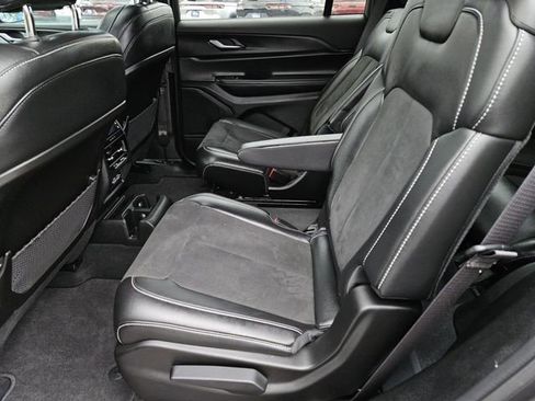 Used 2025 Jeep Grand Cherokee L Laredo image 30